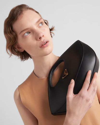 Medium leather handbag